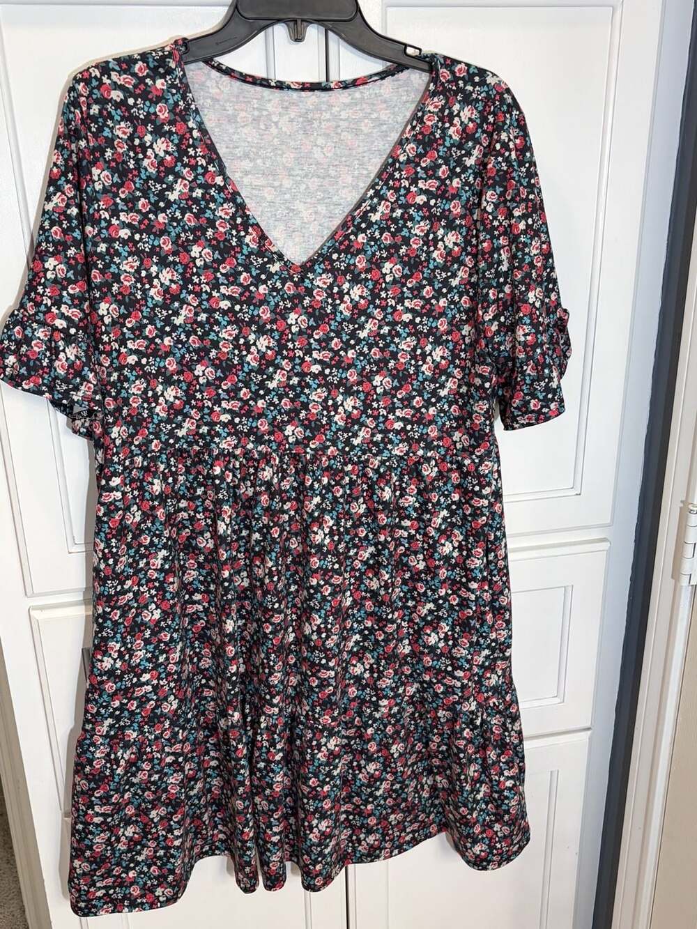 BloomChic Plus Size 1X Floral Ditsy V-Neck Tiered Babydoll Mini Dress